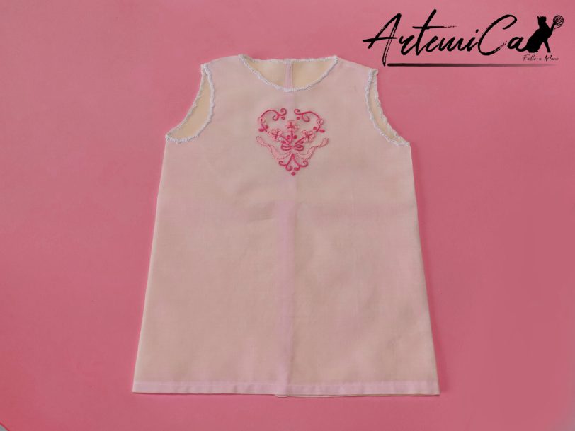 camicina batista rosa con ricamo fucsia
