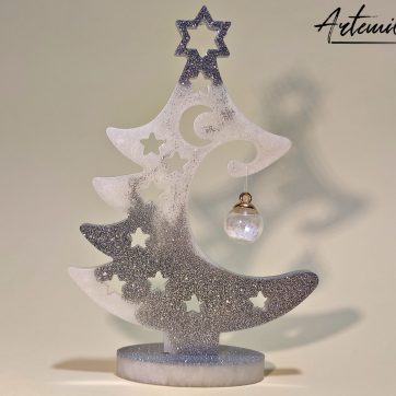 Incanto Scintillante di Natale: Alberello di Natale fatto a Mano in Resina