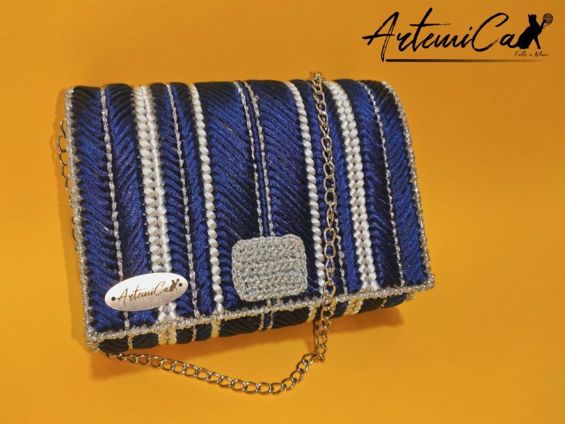 pochette Cielo Notturno blu reale ricamo su canvas