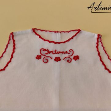 Camicina della Fortuna: Eleganza in Lino Ricamata a Mano