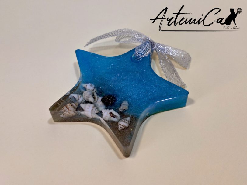 Incanti Costieri: Ornamenti Incapsulati di Mare