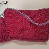 Enigma Rosso: Borsa Clutch fatta a mano all'Uncinetto con Maxi Fiocco
