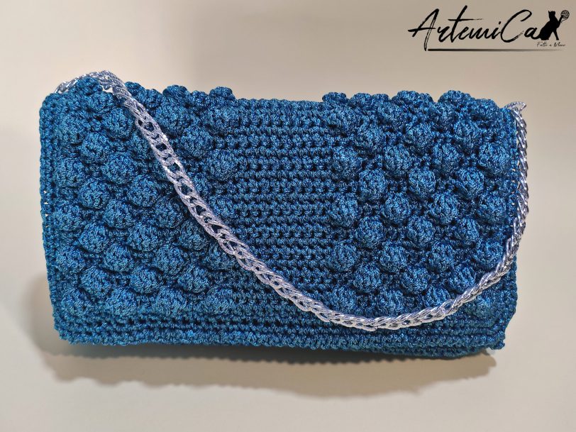 Oltremare: Pochette Blu Petrolio Fatta a Mano Artigianale per Viaggi Immaginari