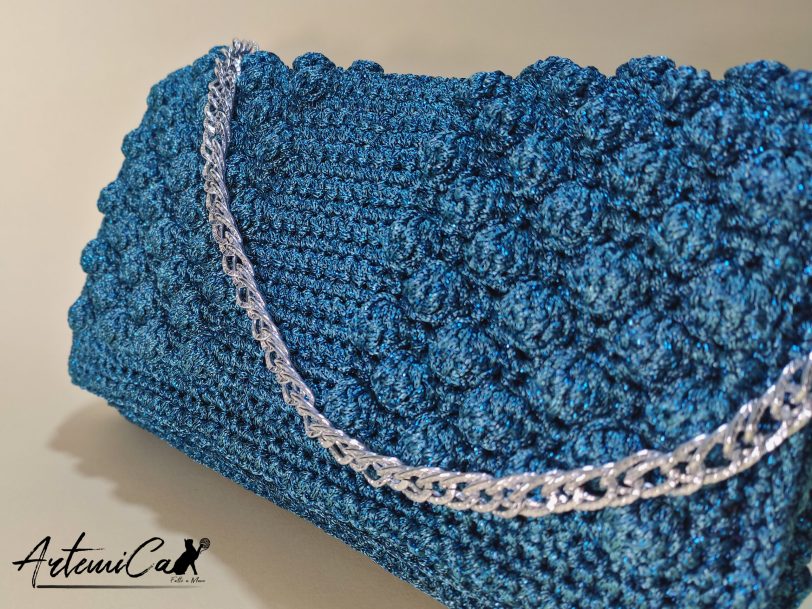 Oltremare: Pochette Blu Petrolio Fatta a Mano Artigianale per Viaggi Immaginari