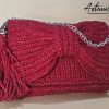 Enigma Rosso: Borsa Clutch fatta a mano all'Uncinetto con Maxi Fiocco
