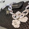 Danza di Rose: Borsa tra Sogni e Natura all'Uncinetto