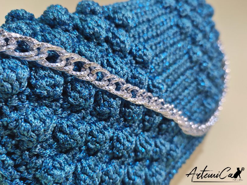 Oltremare: Pochette Blu Petrolio Fatta a Mano Artigianale per Viaggi Immaginari