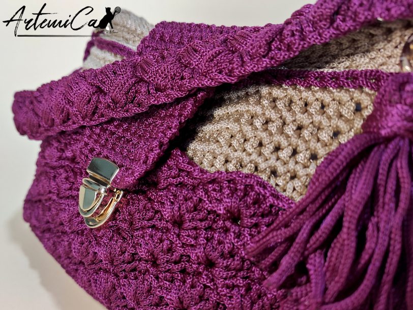 Stile in Movimento: Pochette Elegante fatta a mano con Chiusura a Cartella