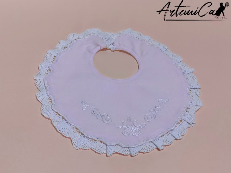 Bavaglino Rosa Elegance con Ricamo Floreale Fatto a Mano