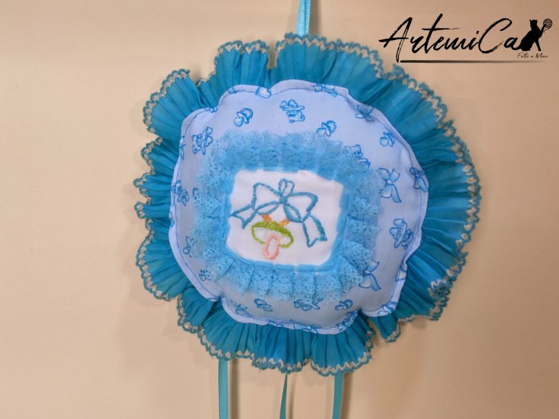 Cuscino Soffio di Felicità: Fiocco Nascita Handmade Morbido e personalizzabile