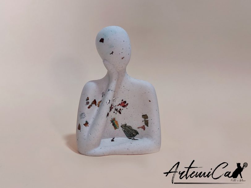 Pensieri in Resina: Tris d'Arte - Statuette Bianche con Foglia Oro