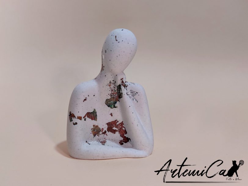 Pensieri in Resina: Tris d'Arte - Statuette Bianche con Foglia Oro