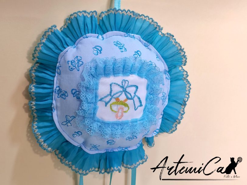 Cuscino Soffio di Felicità: Fiocco Nascita Handmade Morbido e personalizzabile
