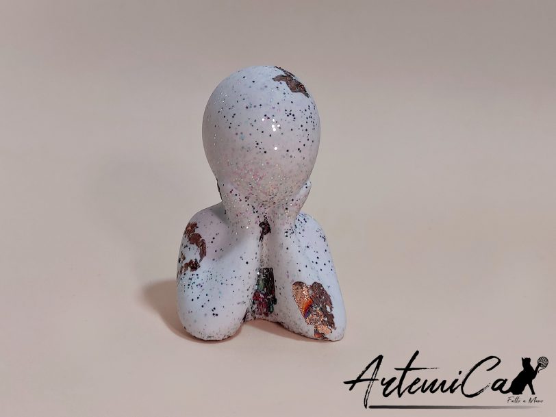 Pensieri in Resina: Tris d'Arte - Statuette Bianche con Foglia Oro