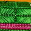 borsa a tracolla Sogno Smeraldo, ricamata a mano su canvas con colori fucsia e verde, dettagli in argento e catenina lunga in argento