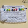 Clutch Fatta a Mano all'Uncinetto: Vivacità in Bianco