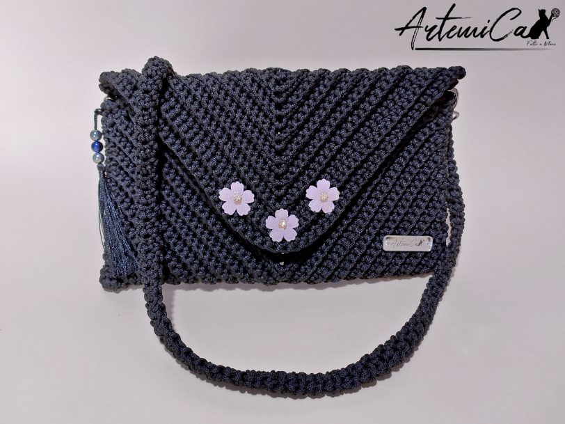 Clutch Fatta a Mano in cordino Nero - Fiore di Mezzanotte