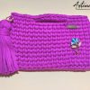 Borsa Fucsia Uncinetto fatta a mano in fettuccia, con manico integrato e ciondolo decorativo