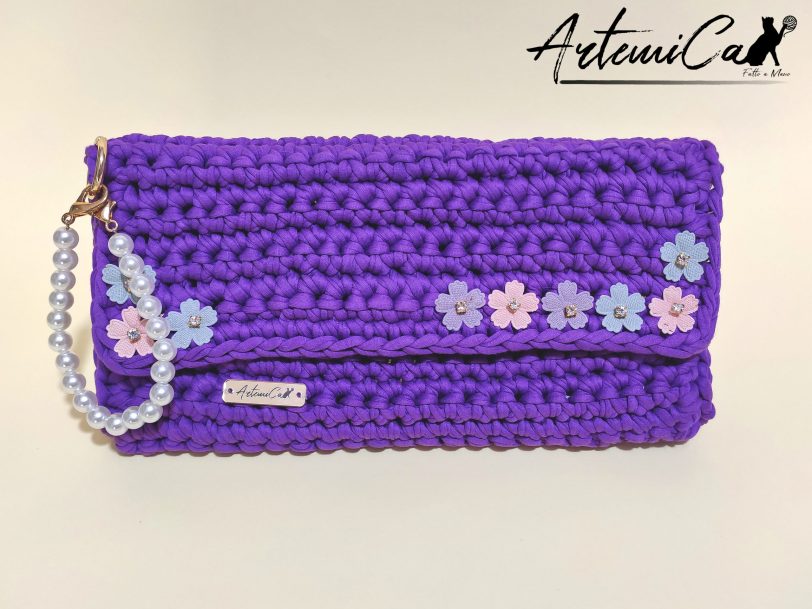 Clutch artigianale viola: Clutch Eclissi di Perle