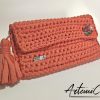 Clutch fatta a mano: Tangerine Twist: Bag all'uncinetto in fettuccia - un'Esplosione di Colore e Stile