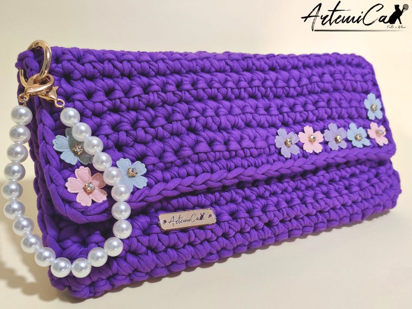 Clutch artigianale viola: Clutch Eclissi di Perle