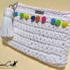 Clutch Fatta a Mano all'Uncinetto: Vivacità in Bianco