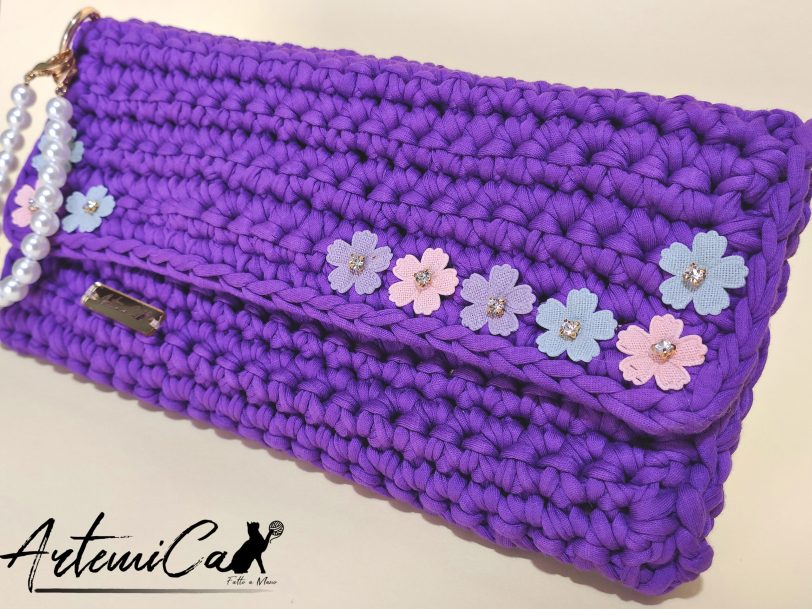 Clutch artigianale viola: Clutch Eclissi di Perle