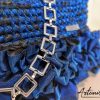 Ruches d’Incanto: Pochette Elegante in Fettuccia Blu e Nero Fatta a Mano