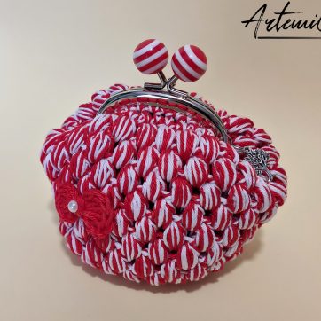 Bon Bon Charm: Portamonete Fatto a Mano all'Uncinetto con Perline e Chiusura elegante