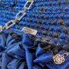 Ruches d’Incanto: Pochette Elegante in Fettuccia Blu e Nero Fatta a Mano
