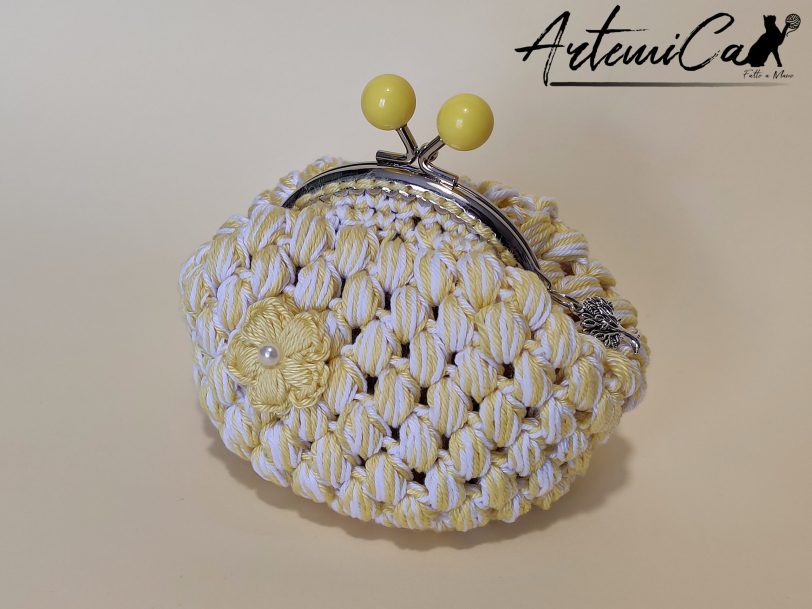 Bon Bon Charm: Portamonete Fatto a Mano all'Uncinetto con Perline e Chiusura elegante
