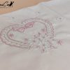 Incanto di Cuori: "Set Lenzuola e Copertina con Cuori e Margherite Ricamate a Mano