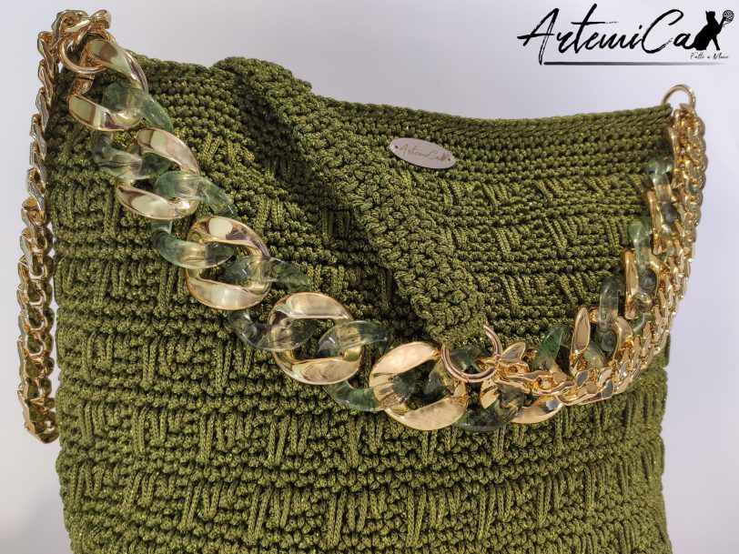 Borsa Riflessi di Giada: Tote Bag Artigianale in Cordino Verde Lurex con e Dettagli Dorati