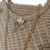 Pochette Bagliore di Stile: Borsa Fatta a Mano in Cordino Lurex Beige con Dettagli Oro e Spilla Floreale