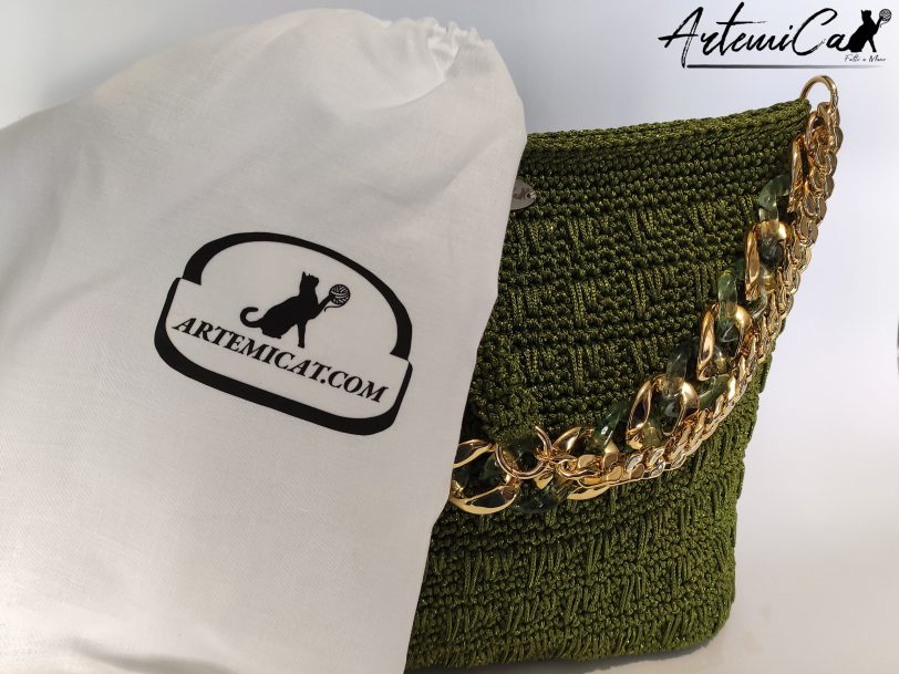Borsa Riflessi di Giada: Tote Bag Artigianale in Cordino Verde Lurex con e Dettagli Dorati