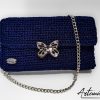 Pochette nocturne: Blu notte Fatta a Mano all’Uncinetto con dettagli Argento - per chi ama Distinguersi con Stile