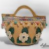 Coffa Sole di Sicilia: Borsa Fatta a Mano all’Uncinetto in cordino Beige con Pompon colorati e Rose - Colori Vibranti e Anima Mediterranea