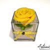 Rosa all'Uncinetto in Vaso Elegante con Fiocco: Perfetto per ogni occasione