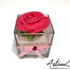 Rosa all'Uncinetto in Vaso Elegante con Fiocco: Perfetto per ogni occasione