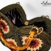 Sole d’Estate: borsa a mano all’uncinetto con granny square e manico in bambù