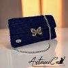 Pochette nocturne: Blu notte Fatta a Mano all’Uncinetto con dettagli Argento - per chi ama Distinguersi con Stile