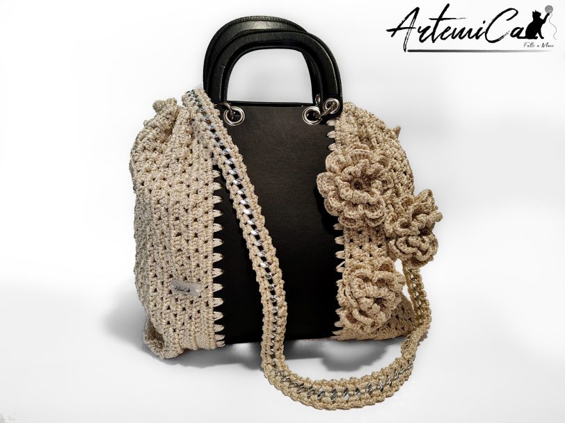 Maxi-Bag Petalo Chic: Borsa Fatta a Mano all'Uncinetto Elegante con Fiori