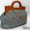 Sogno d'Acqua: Borsa Fatta Mano all'Uncinetto & Chiusura Clic Clac in Legno