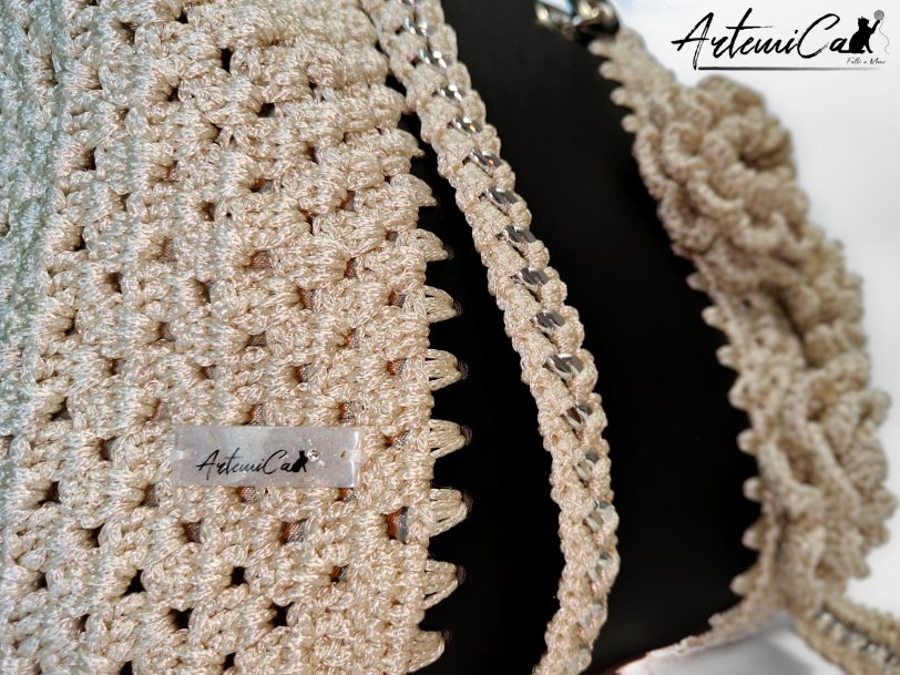 Maxi-Bag Petalo Chic: Borsa Fatta a Mano all'Uncinetto Elegante con Fiori
