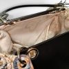 Maxi-Bag Petalo Chic: Borsa Fatta a Mano all'Uncinetto Elegante con Fiori
