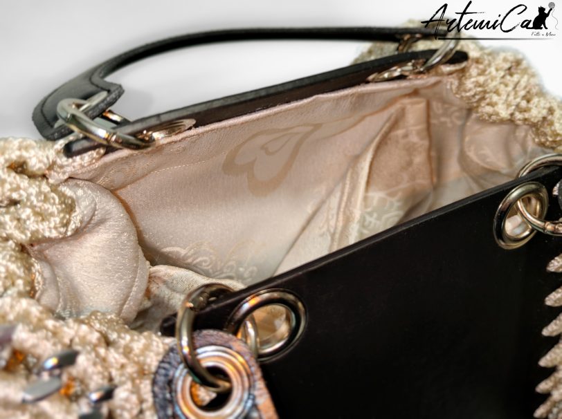 Maxi-Bag Petalo Chic: Borsa Fatta a Mano all'Uncinetto Elegante con Fiori