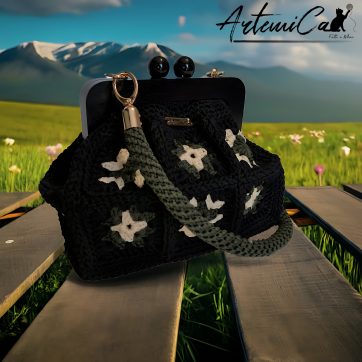 Borsa Mattonella Chic: Clic Clac granny square fatta a mano in stile retrò moderno