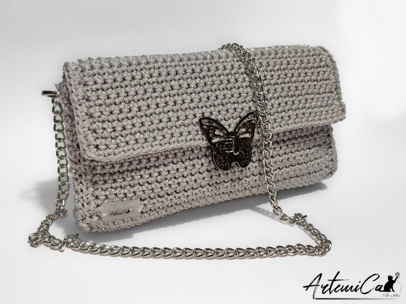 Pochette Sottovoce: Borsa Elegante fatta a mano all'Uncinetto in Cordino Bianco Lurex