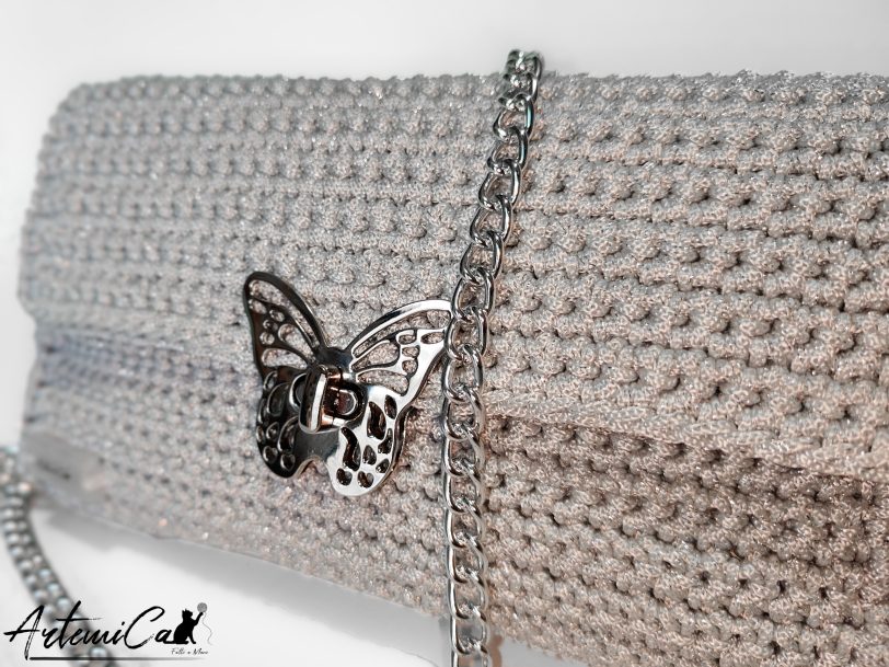 Pochette Sottovoce: Borsa Elegante fatta a mano all'Uncinetto in Cordino Bianco Lurex