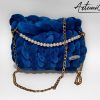 Borsa chunky artigianale blu zaffiro con catena oro e perle avorio